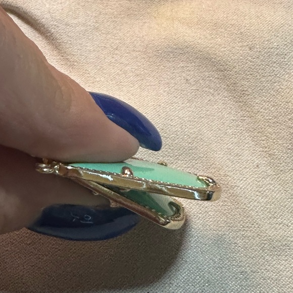 GUC Kendra Scott Mint Alex Earrings in Gold - Picture 5 of 5